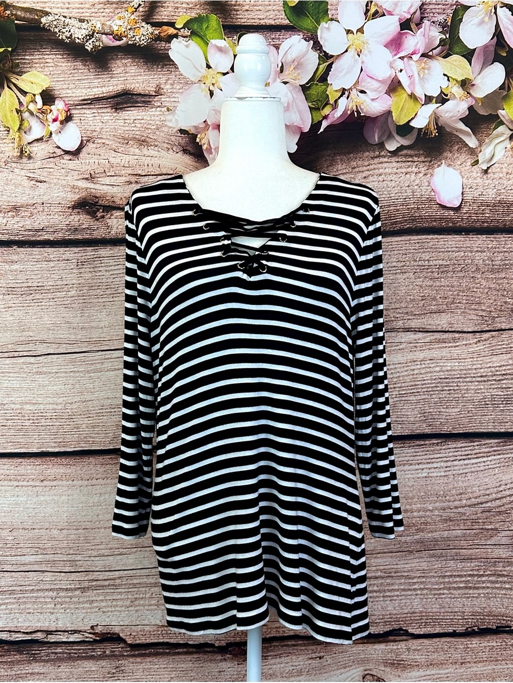 INC International Concepts Women’s Black White Striped Tie Front Blouse XL